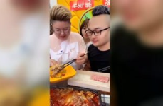 娱乐吃瓜酱祝寿,祝寿盛典，欢乐满溢的娱乐圈盛宴