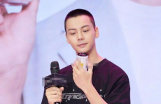 陈伟霆吃瓜娱乐,揭秘明星幕后趣闻