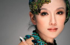 吃瓜娱乐社杨丽萍,从舞蹈传奇到生活争议，揭秘孔雀公主的蜕变之路